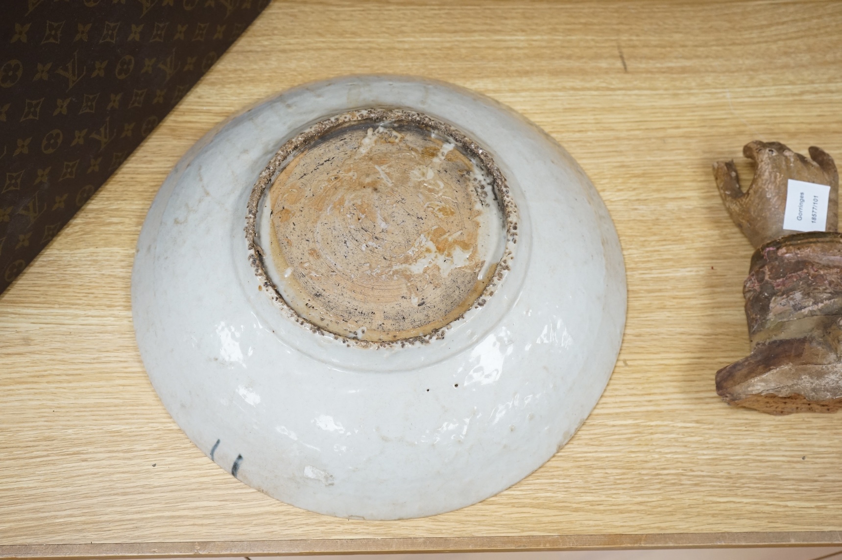 A Chinese Swatow ware polychrome enamelled dish, Zhangzhou, late 16th/early 17th century, 38cm